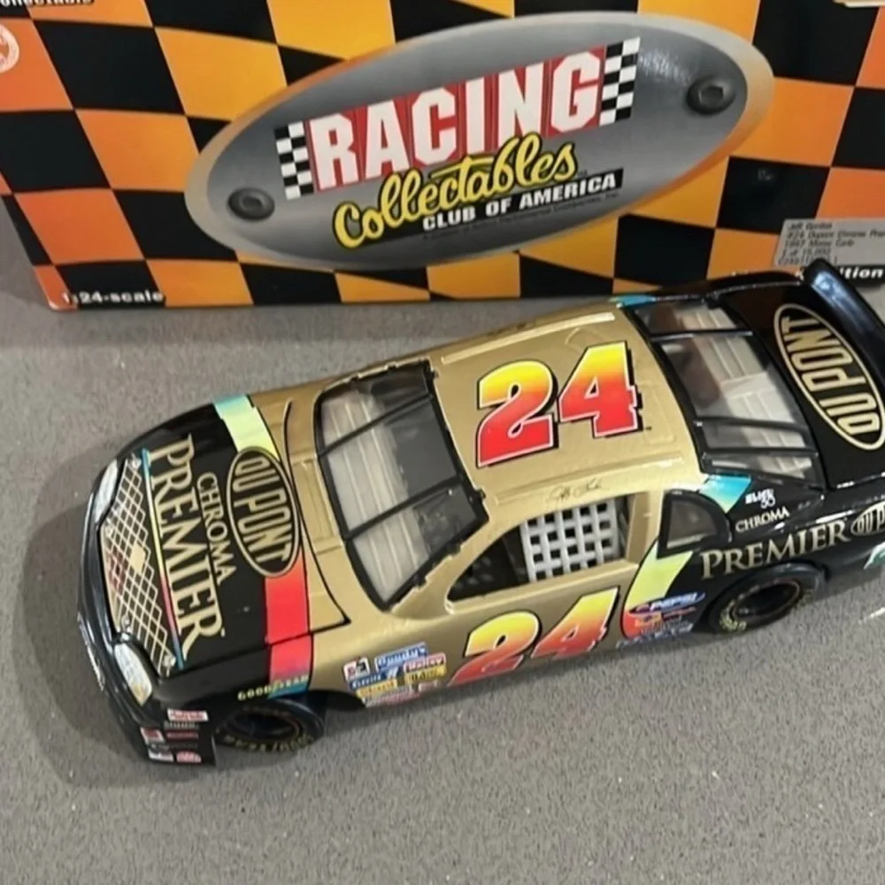 Jeff Gordon #24 DuPont Chroma Premier 1997 Monte Carlo 1:24 Diecast Car